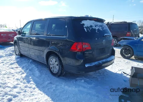 2014 Volkswagen Routan S z USA, uszkodzony, nr VIN 2C4RVAAG5ER144716